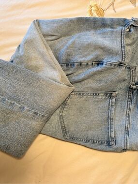 Light Wash Cropped Ankle Jeans - Women's